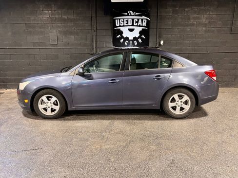 Used 2014 Chevrolet Cruze LT w/ Technology Package FWD image 2