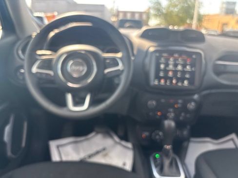 Used 2023 Jeep Renegade Latitude AWD/4WD image 33