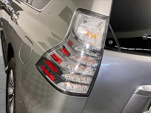 Used 2022 Lexus GX 460 Luxury w/ Accessory Package AWD/4WD image 27