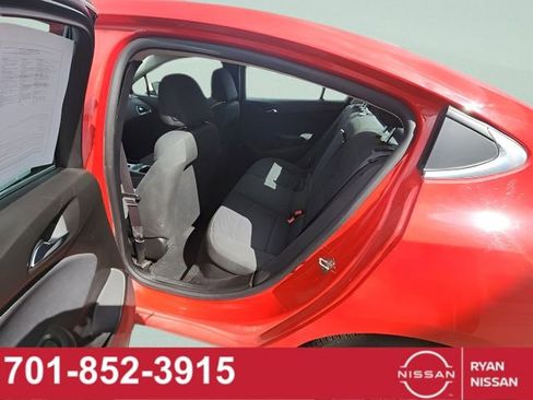 Used 2017 Chevrolet Cruze LT w/ Convenience Package FWD image 11
