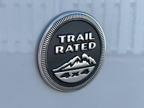 Used 2018 Jeep Wrangler Unlimited Sahara w/ Connectivity Group image 4