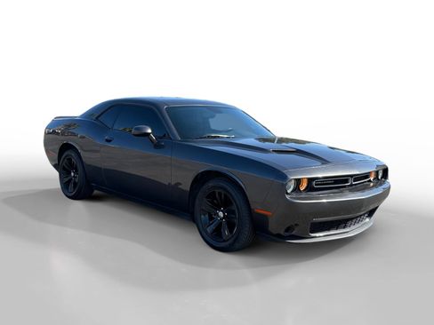 Used 2021 Dodge Challenger SXT image 7