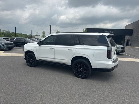 Used 2025 Cadillac Escalade Sport Platinum w/ LPO, ONYX Package AWD/4WD image 3