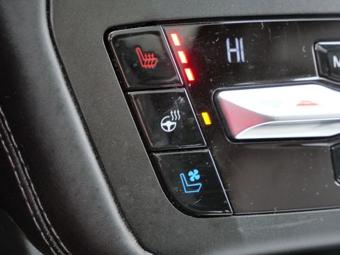 Used 2020 Ford Explorer Platinum w/ Premium Technology Package image 29