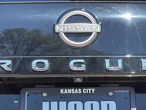 Used 2023 Nissan Rogue SV image 40