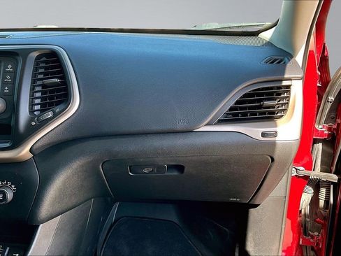 Certified 2016 Jeep Cherokee Sport FWD image 17