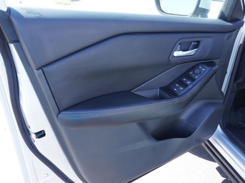 Certified 2025 Nissan Rogue SV image 14