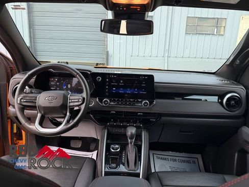 Used 2025 Chevrolet Colorado Z71 w/ Technology Package AWD/4WD image 22