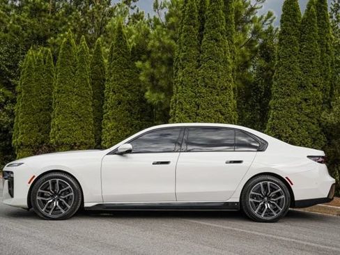 Used 2023 BMW i7 xDrive60 w/ Executive Package 2 AWD/4WD image 9