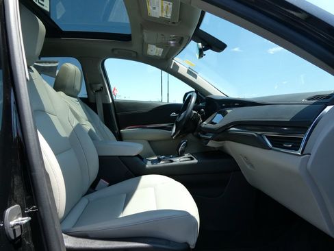 Certified 2019 Cadillac XT4 Luxury w/ Cold Weather Package FWD image 14