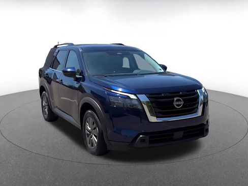 Used 2025 Nissan Pathfinder SV AWD/4WD image 3