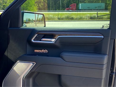 New 2025 Chevrolet Silverado 1500 High Country AWD/4WD image 17