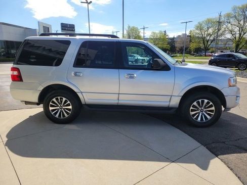 Used 2017 Ford Expedition XLT AWD/4WD image 2