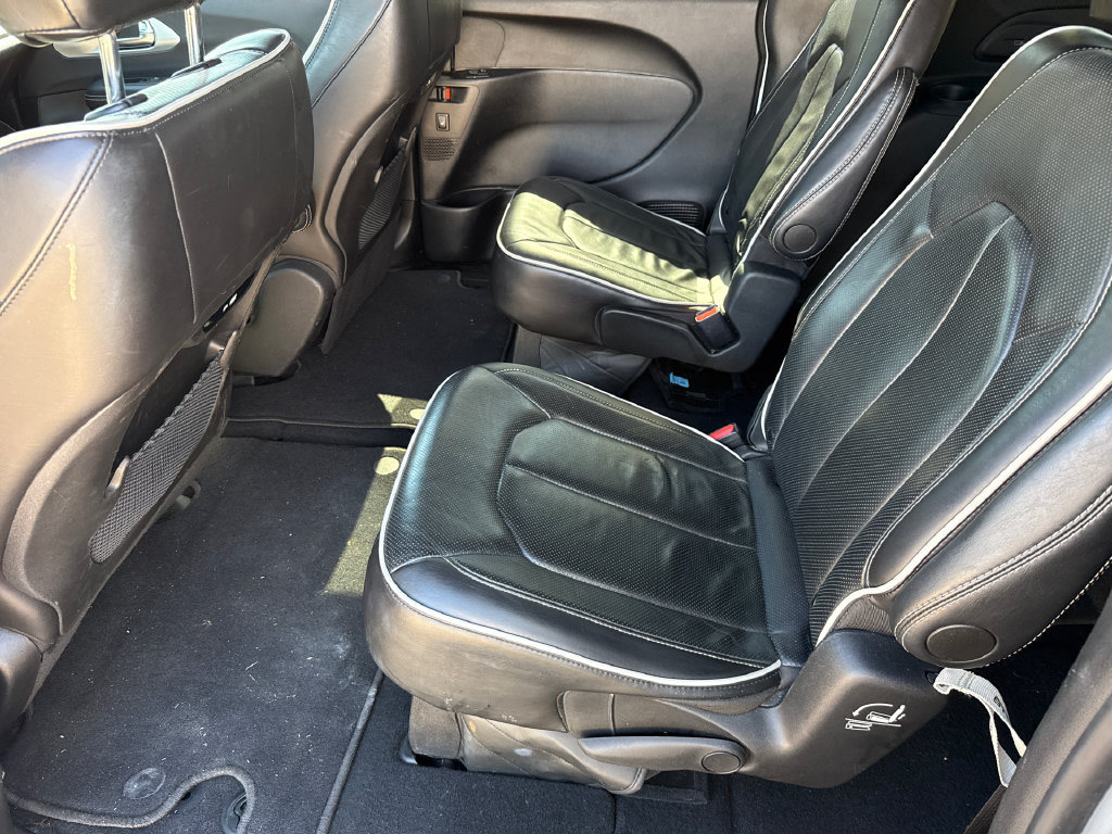 Used 2025 Chrysler Pacifica Limited FWD image 15