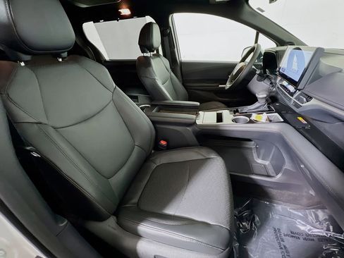 Certified 2025 Toyota Sienna Platinum AWD/4WD image 25