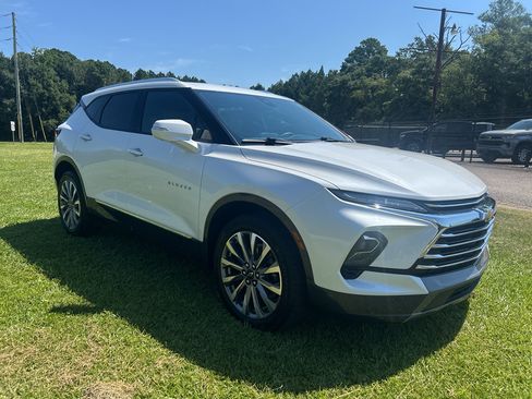 Used 2023 Chevrolet Blazer Premier w/ Driver Confidence II Package FWD image 7