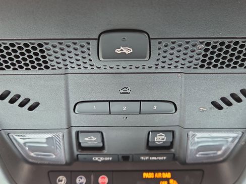 Used 2022 Cadillac XT6 Premium Luxury image 27