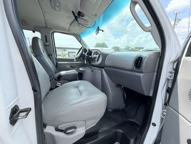 Used 2003 Ford E-350 and Econoline 350 Super Duty RWD image 15