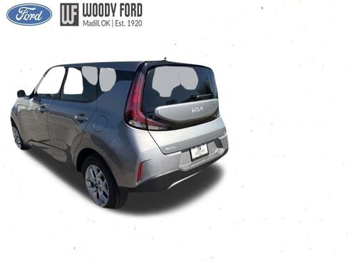 Used 2025 Kia Soul LX w/ LX Technology Package FWD image 3