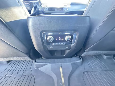 Used 2023 GMC Yukon XL SLT AWD/4WD image 22