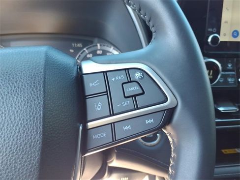 Used 2023 Toyota Highlander XLE image 28
