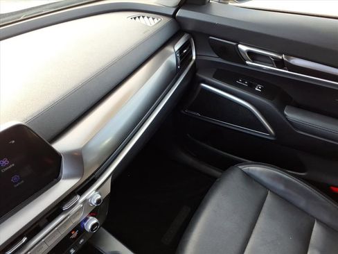 Used 2023 Kia Telluride LX image 32