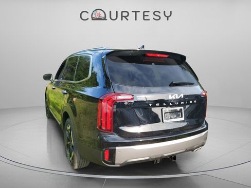 New 2025 Kia Telluride S image 3