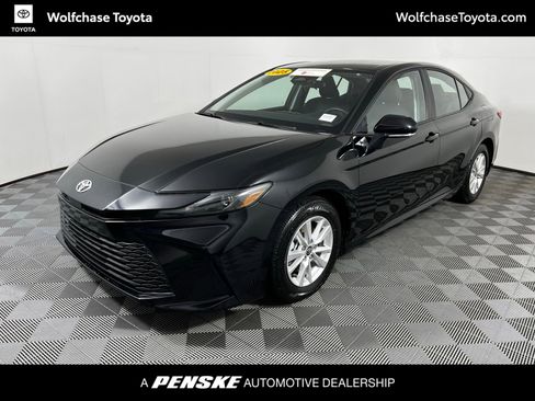 Certified 2025 Toyota Camry LE image 1