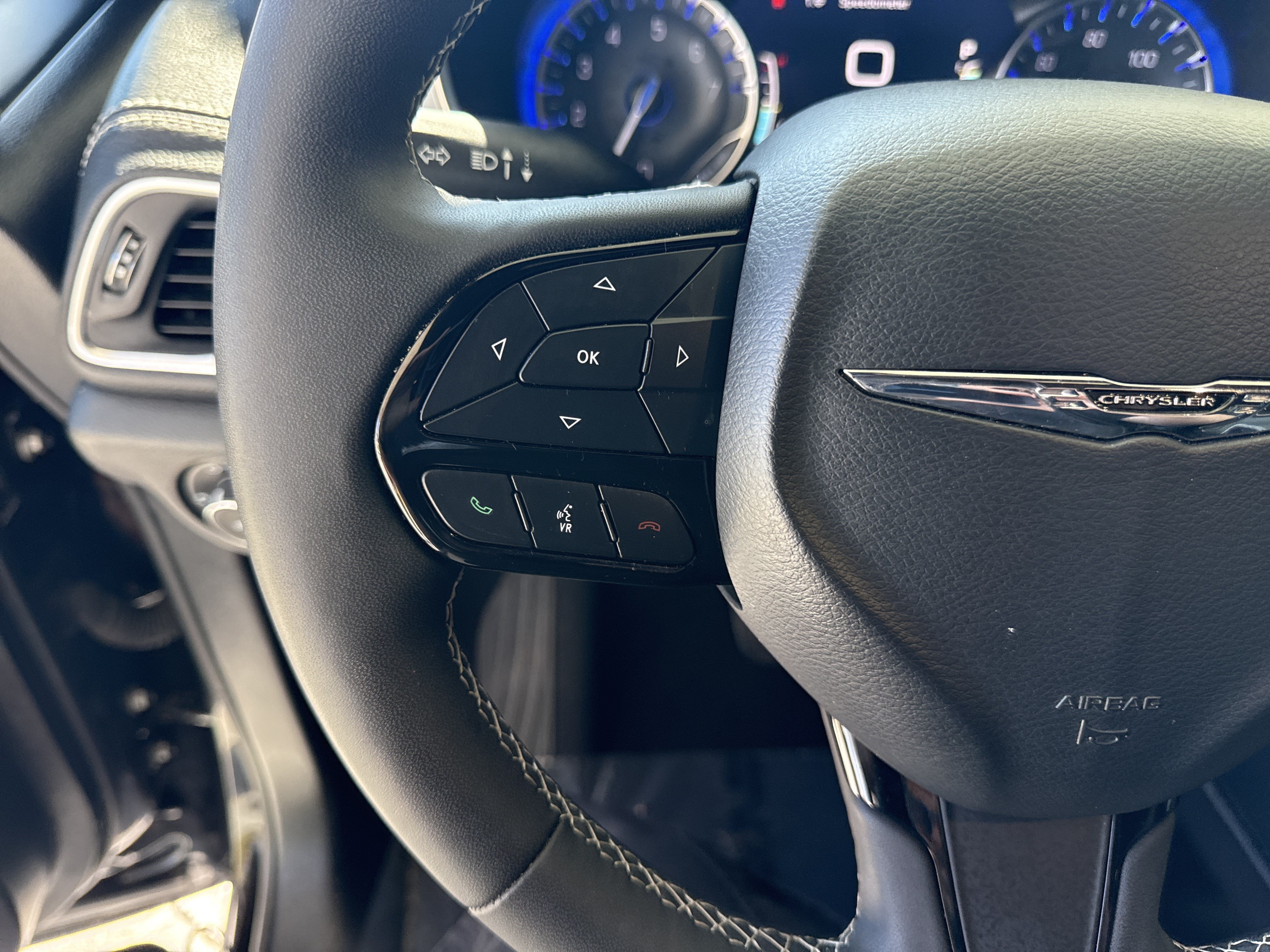 Used 2025 Chrysler Pacifica Limited FWD image 18