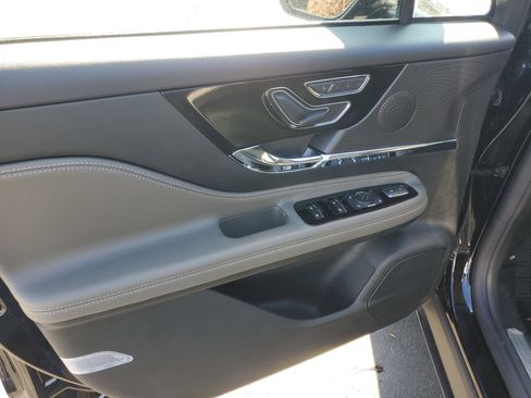 New 2025 Lincoln Corsair Reserve image 8