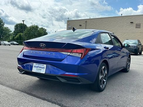Used 2023 Hyundai Elantra SEL w/ Convenience Package FWD image 6