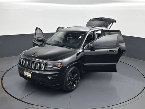 Used 2020 Jeep Grand Cherokee Altitude AWD/4WD image 30