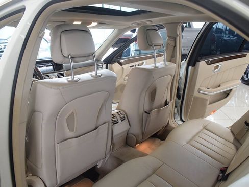 Used 2014 Mercedes-Benz E 550 4MATIC Sedan image 41