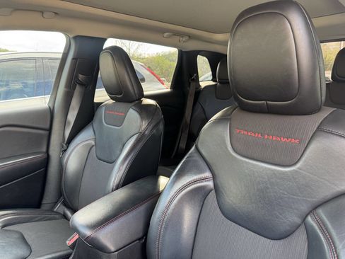 Used 2017 Jeep Cherokee Trailhawk w/ Comfort/Convenience Group AWD/4WD image 12