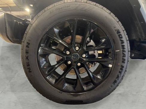 Used 2025 Jeep Wrangler Unlimited Sahara AWD/4WD image 19