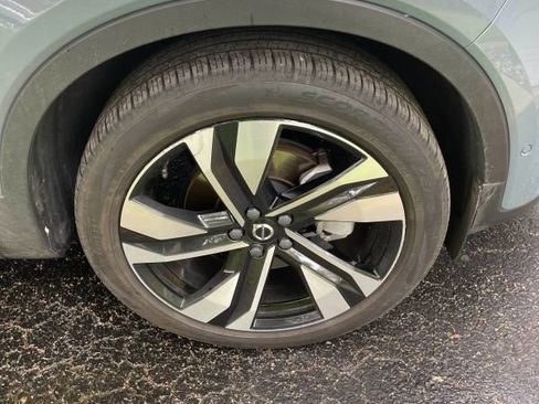 Used 2023 Volvo XC40 B5 Plus w/ Driver Assist Package AWD/4WD image 4