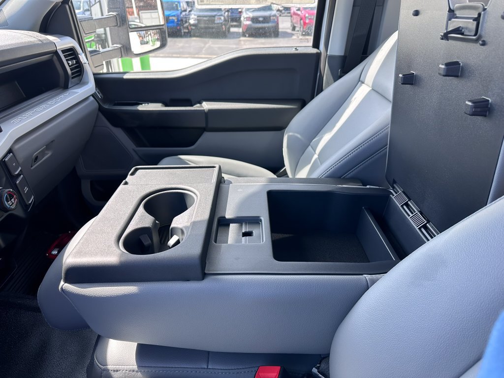 New 2024 Ford F550 4x4 Regular Cab Super Duty image 17