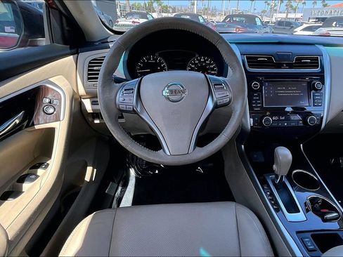 Used 2015 Nissan Altima 2.5 SL w/ Technology Package FWD image 8