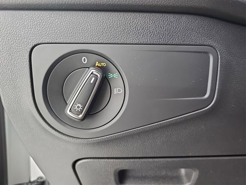 Used 2022 Volkswagen Tiguan SE R-Line image 34