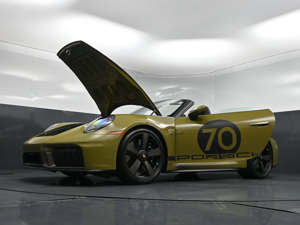 Certified 2026 Porsche 911 GTS RWD image 41