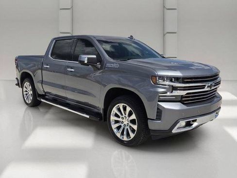 Used 2019 Chevrolet Silverado 1500 High Country w/ Technology Package AWD/4WD image 7