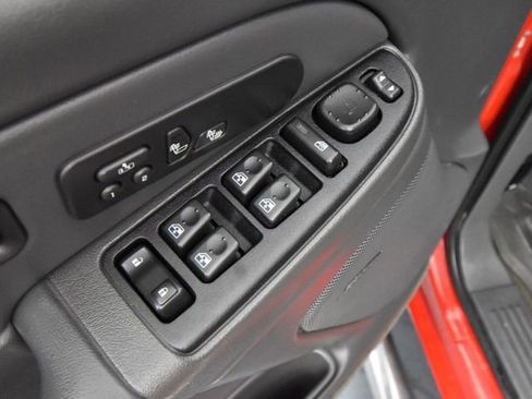 Used 2005 GMC Sierra 2500 SLT w/ Heavy-Duty Power Package image 19