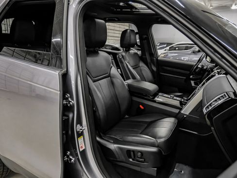 Used 2020 Land Rover Discovery HSE image 39