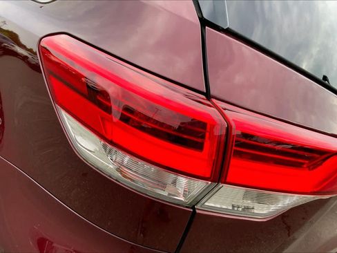 Used 2019 Toyota Highlander Limited Platinum AWD/4WD image 29