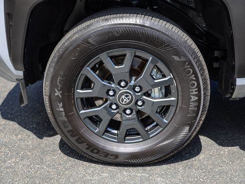 Certified 2025 Toyota 4Runner SR5 AWD/4WD image 9