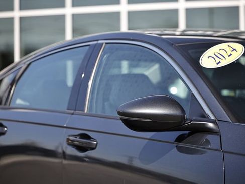 Used 2024 Honda Accord EX-L image 3