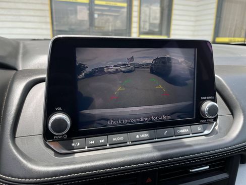 Used 2025 Nissan Rogue SV FWD image 23