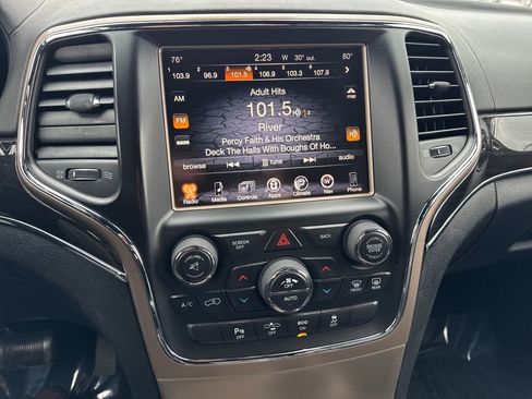 Used 2014 Jeep Grand Cherokee Overland w/ Advanced Technology Group image 19