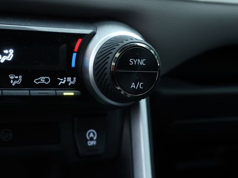 Used 2025 Toyota RAV4 XLE image 8