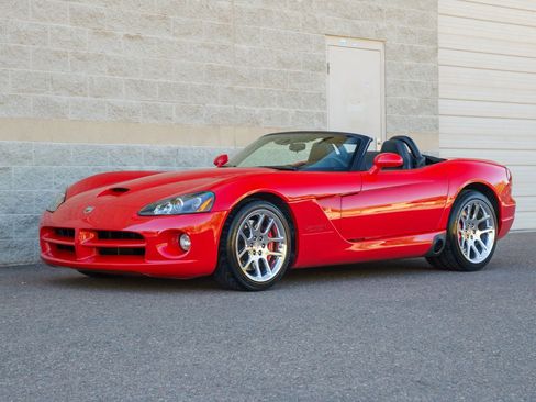Used 2004 Dodge Viper SRT-10 RWD image 2